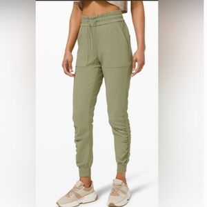 Beyond the Studio Joggers Lululemon Sage Green size 6